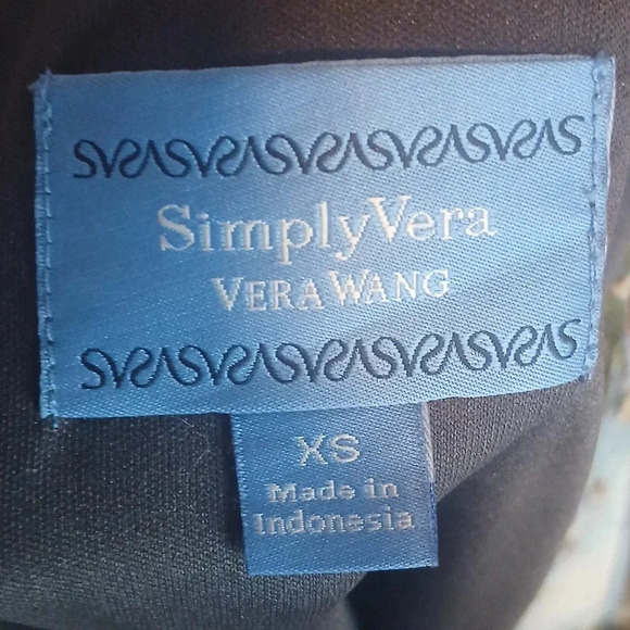 5/$25 Simply very Wang criss cross blue hues animal print sleeveless blouse - Picture 7 of 8